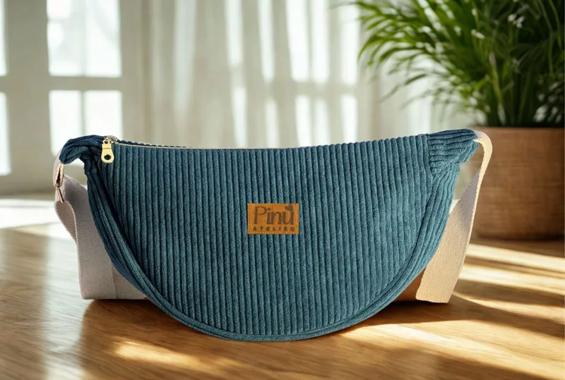 Creazioni pratiche e leggere, pensate per accompagnare la vita di tutti i giorni con semplicità e comfort.