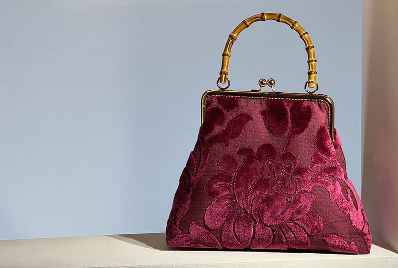 Creazioni artigianali realizzate con calma e cura, pensate per chi ama le cose fatte bene e senza tempo.